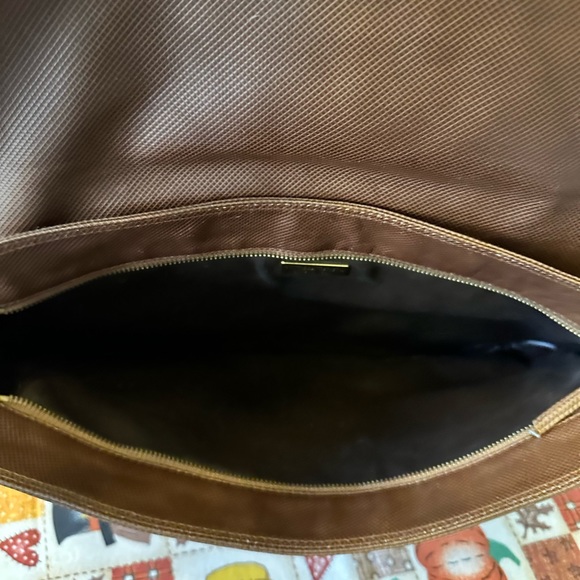 Oversized Clutch - Picture 9 of 9